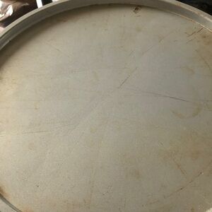 Round Baking Pan in Light Gray